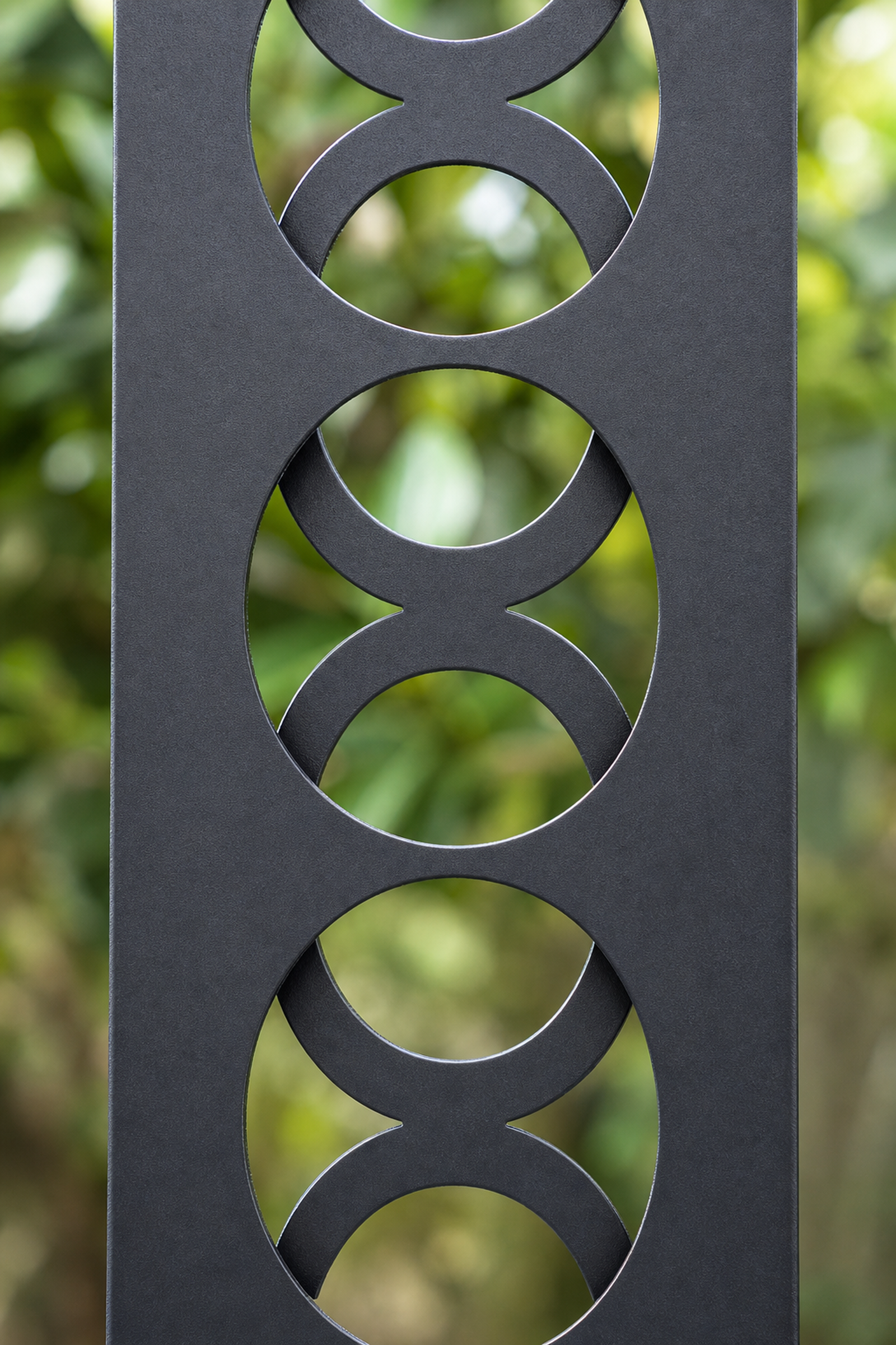 Design 109 Large Circle Chain Laser Cut Metal Privacy Screen Panel close-up detail view