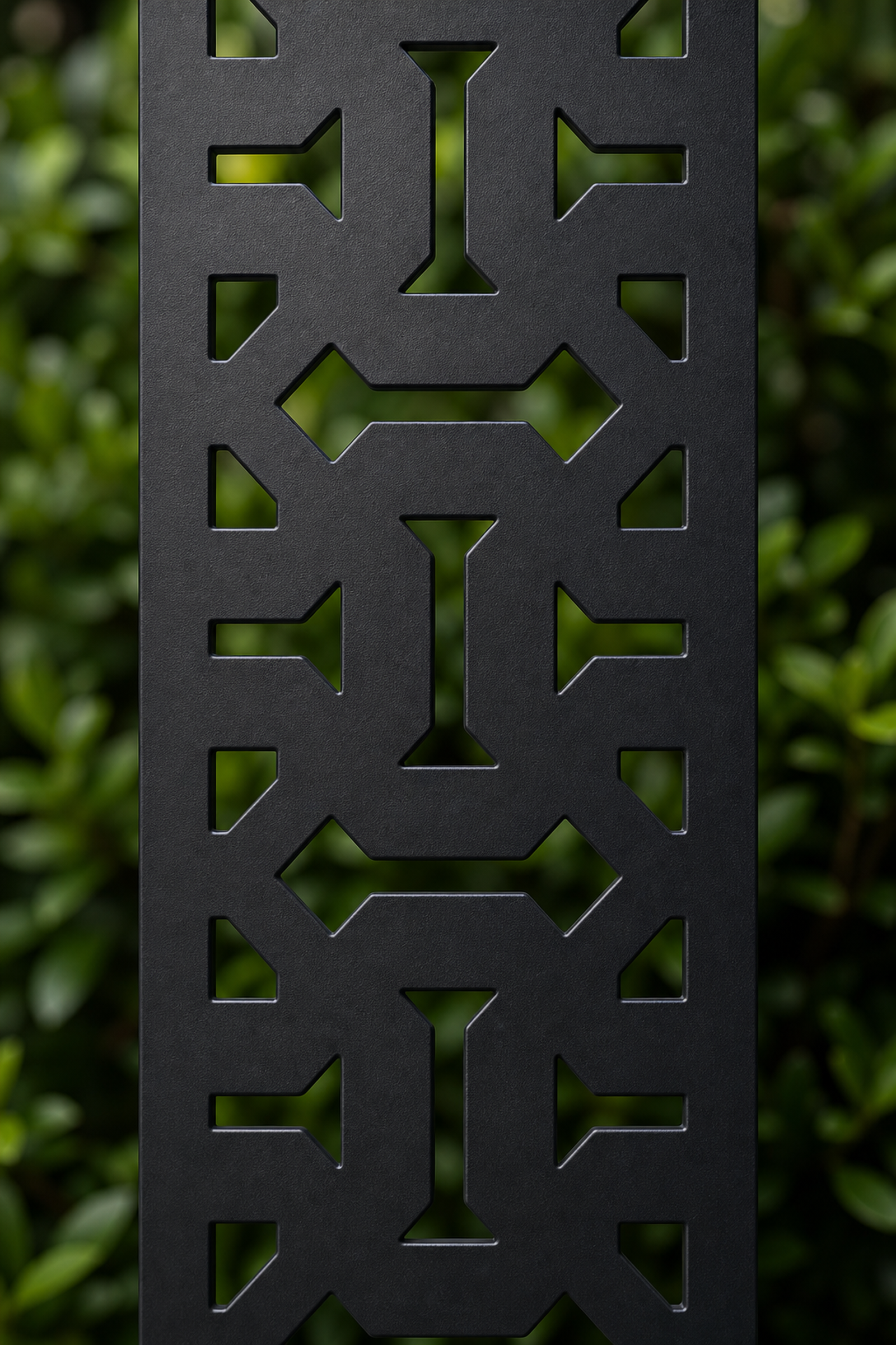Design 136 Industrial Link Chain Laser Cut Metal Privacy Screen Panel close-up detail view