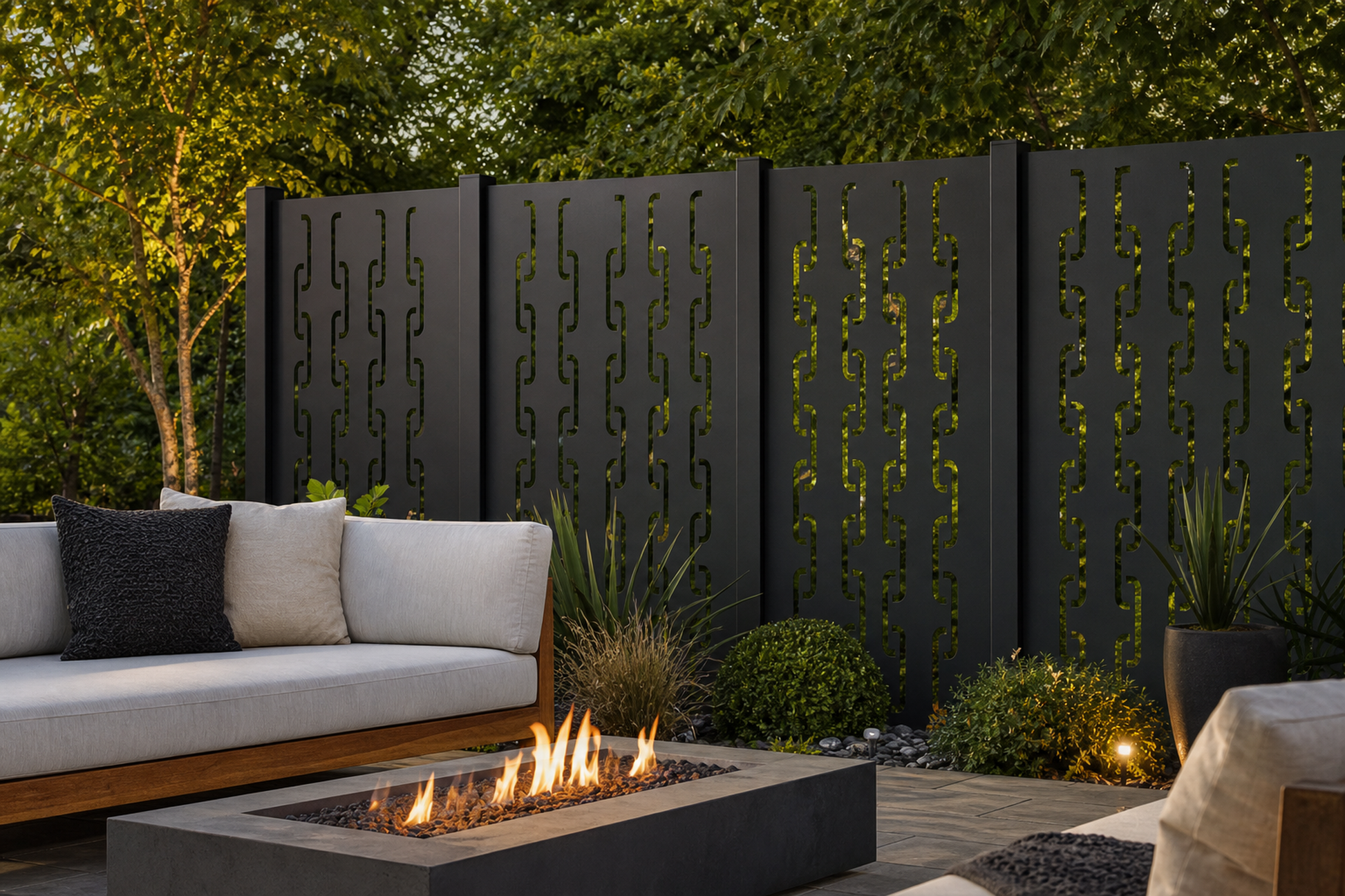 Design 141 Rounded Link Chain Laser Cut Metal Privacy Screen Panel installed garden daylight view