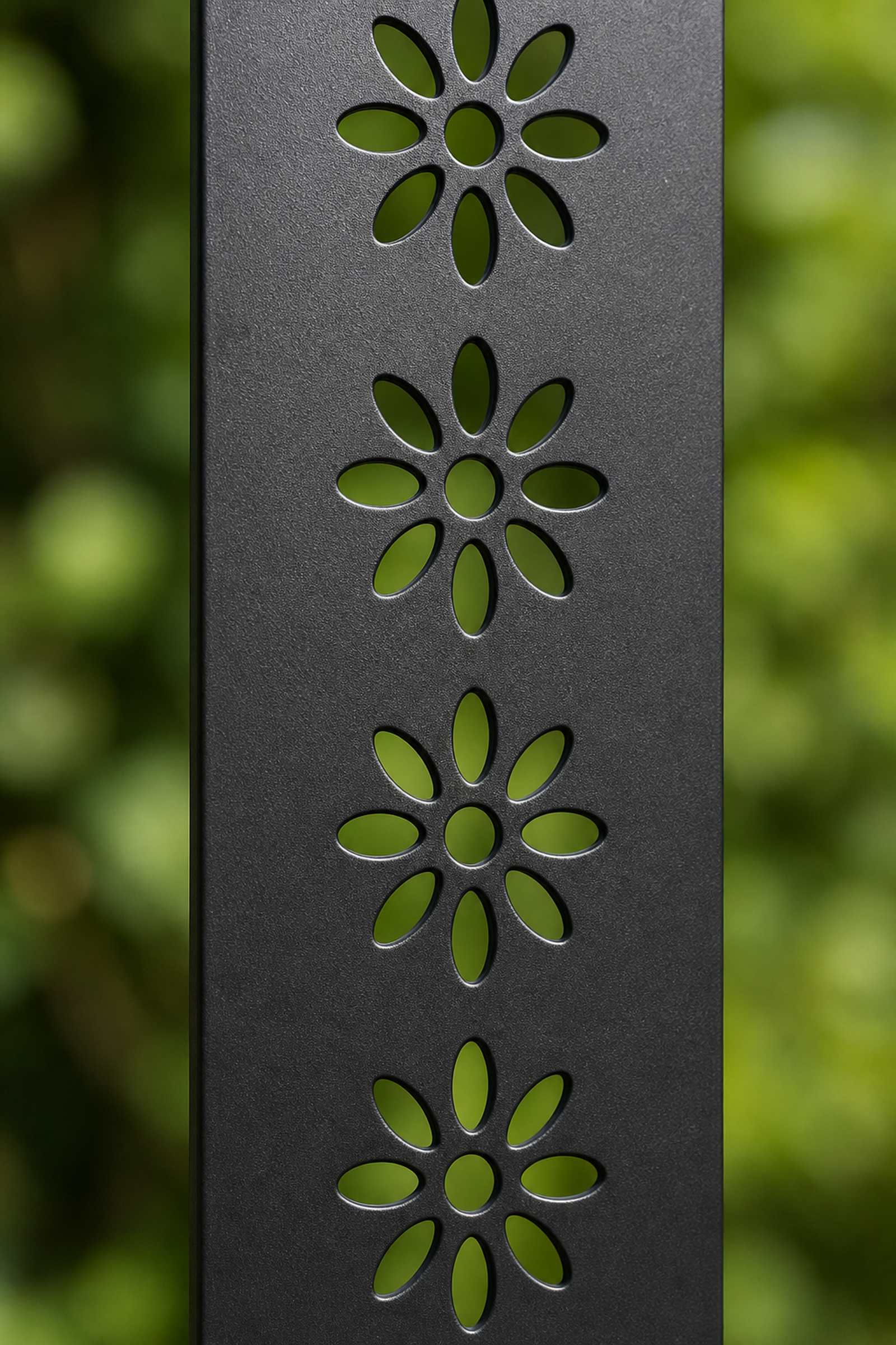 Design 178 Daisy Chain Laser Cut Metal Privacy Screen Panel close-up detail view
