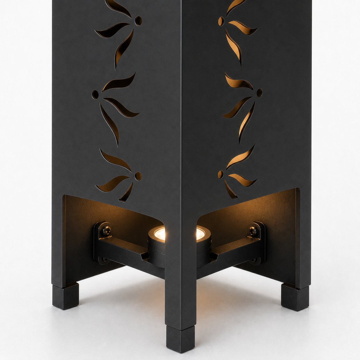 Design 124 bottom light bracket detail for metal garden light tower