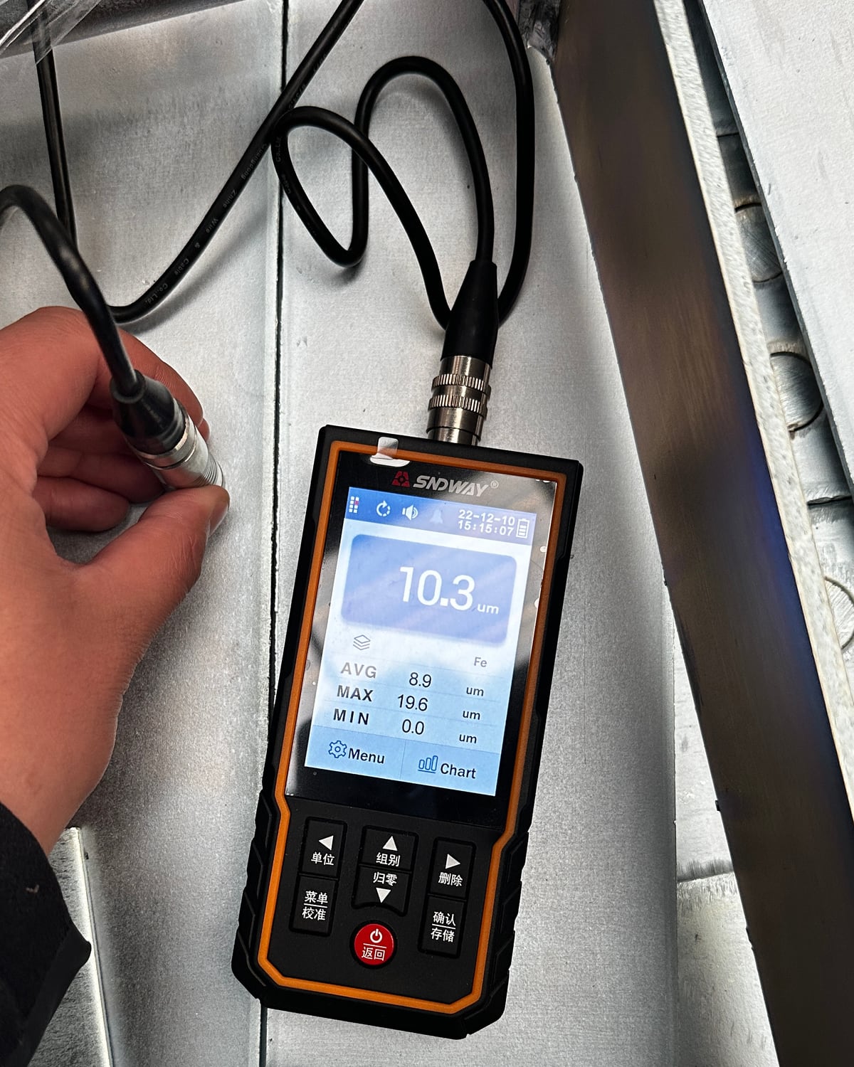 Zinc coating thickness verification on a galvanized metal part